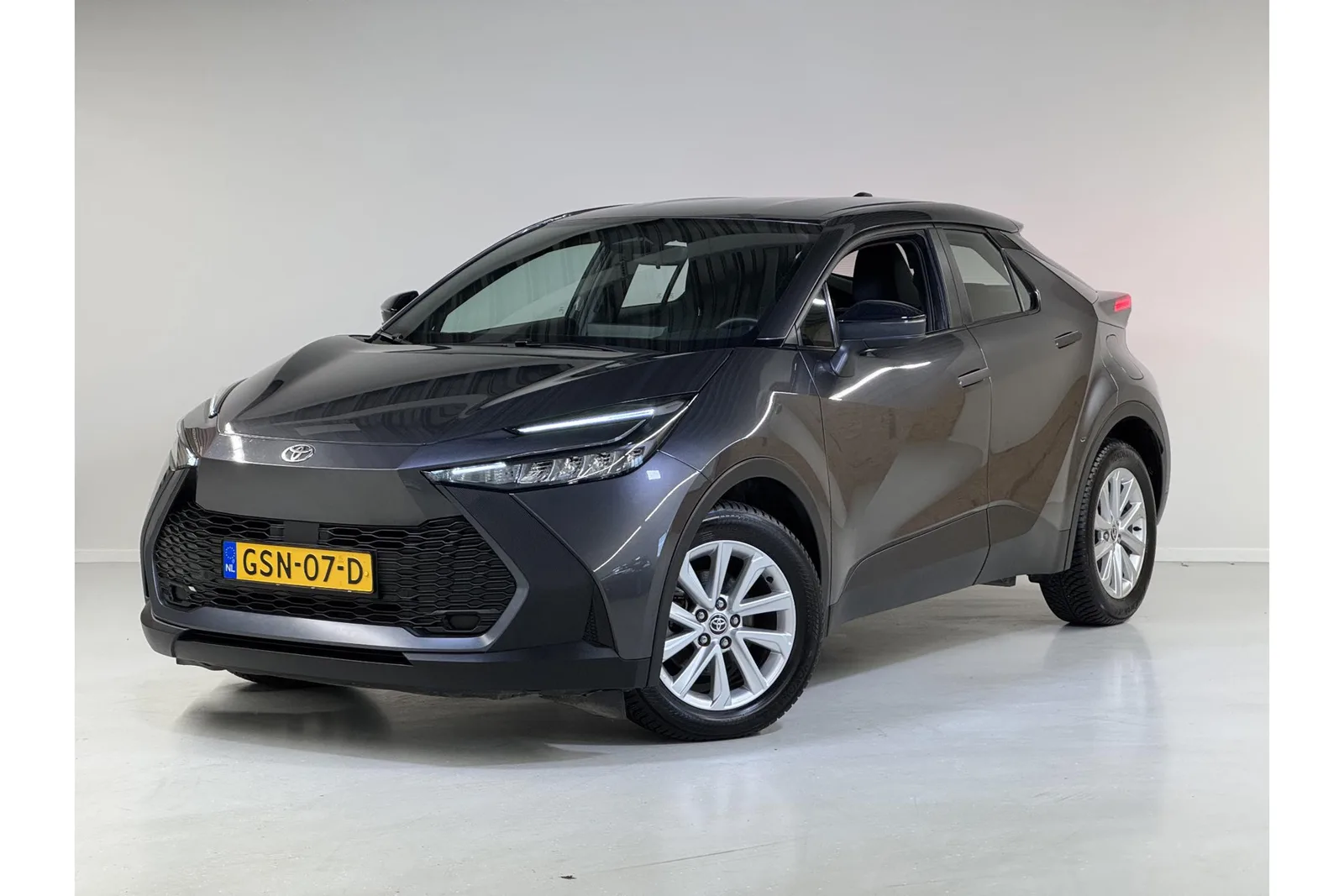 Toyota C-HR (2024) — foto 1