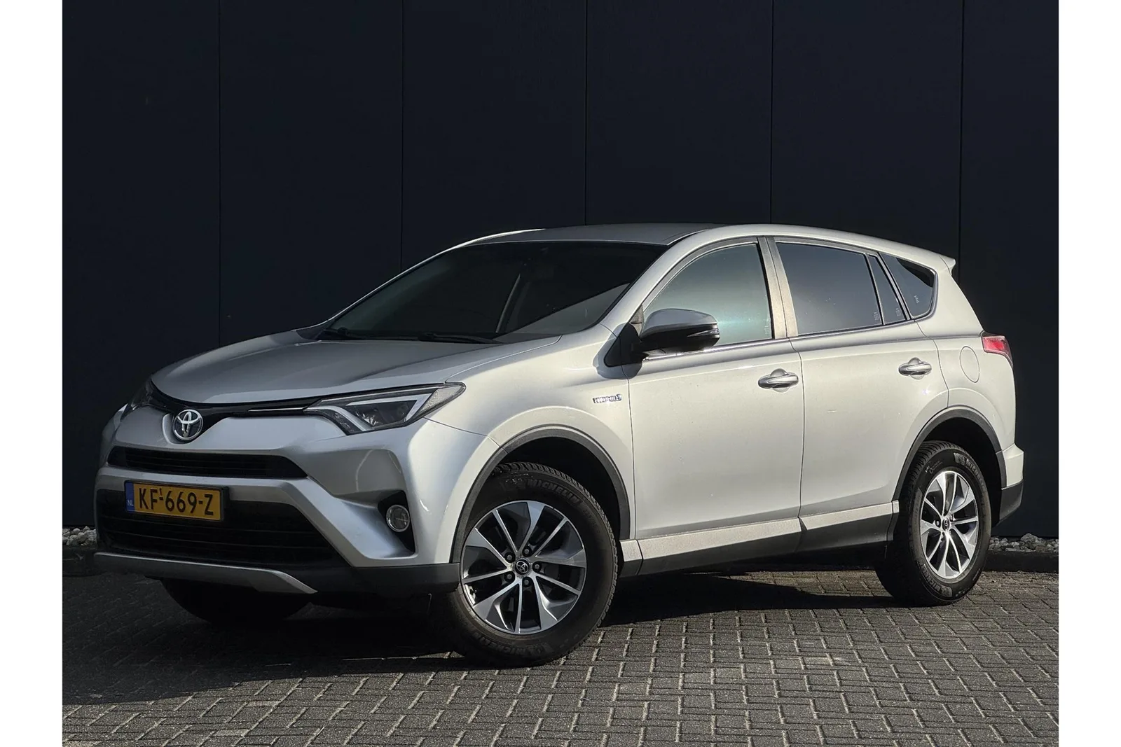 Toyota RAV4 (2016) — foto 1