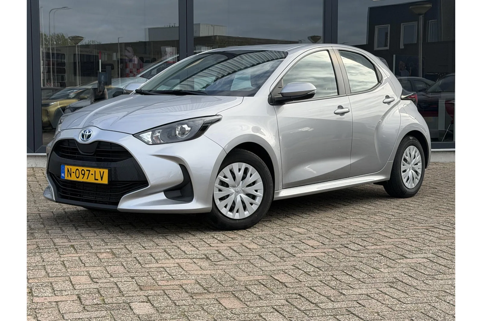 Toyota Yaris (2021) — foto 1