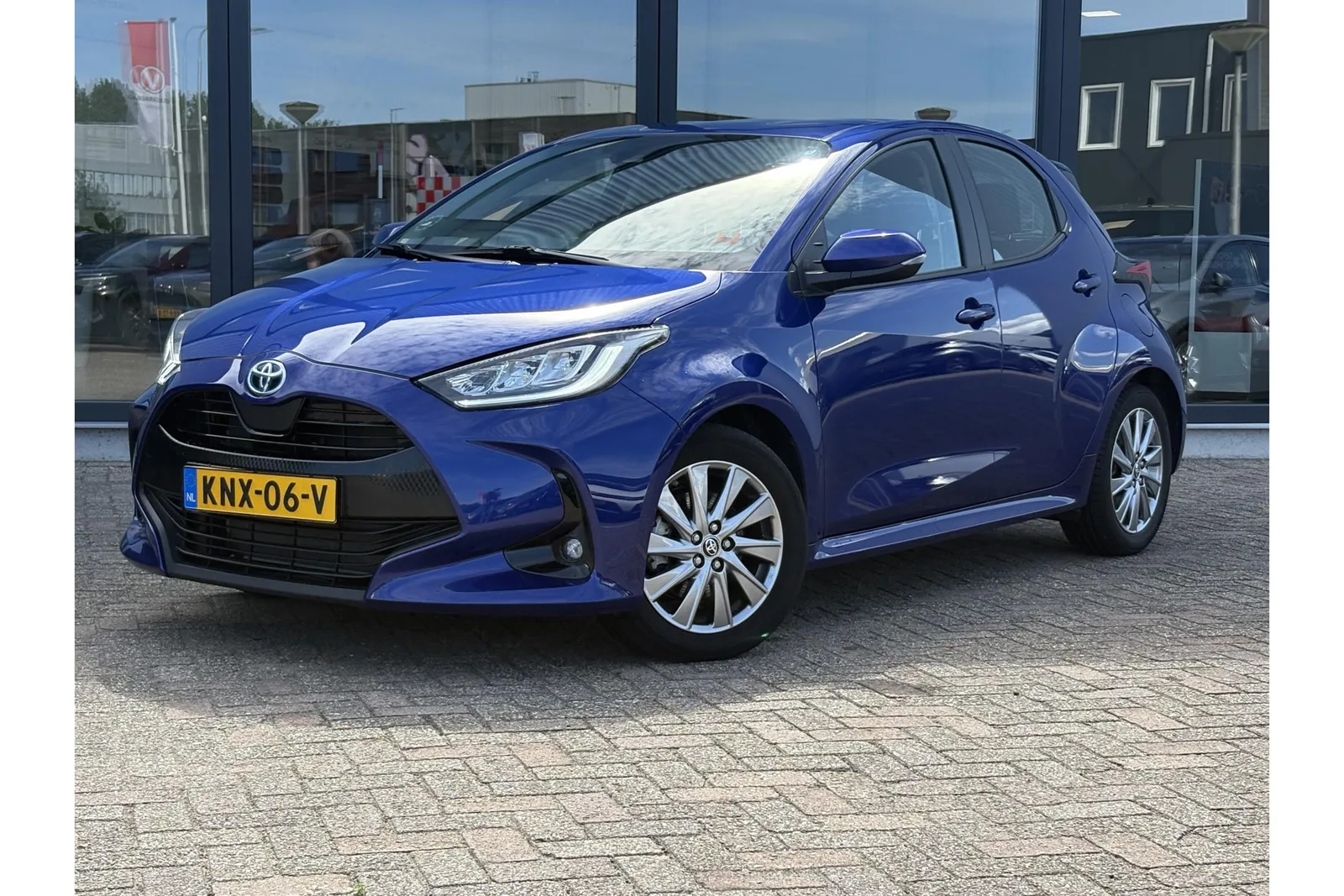 Toyota Yaris (2023) — foto 1