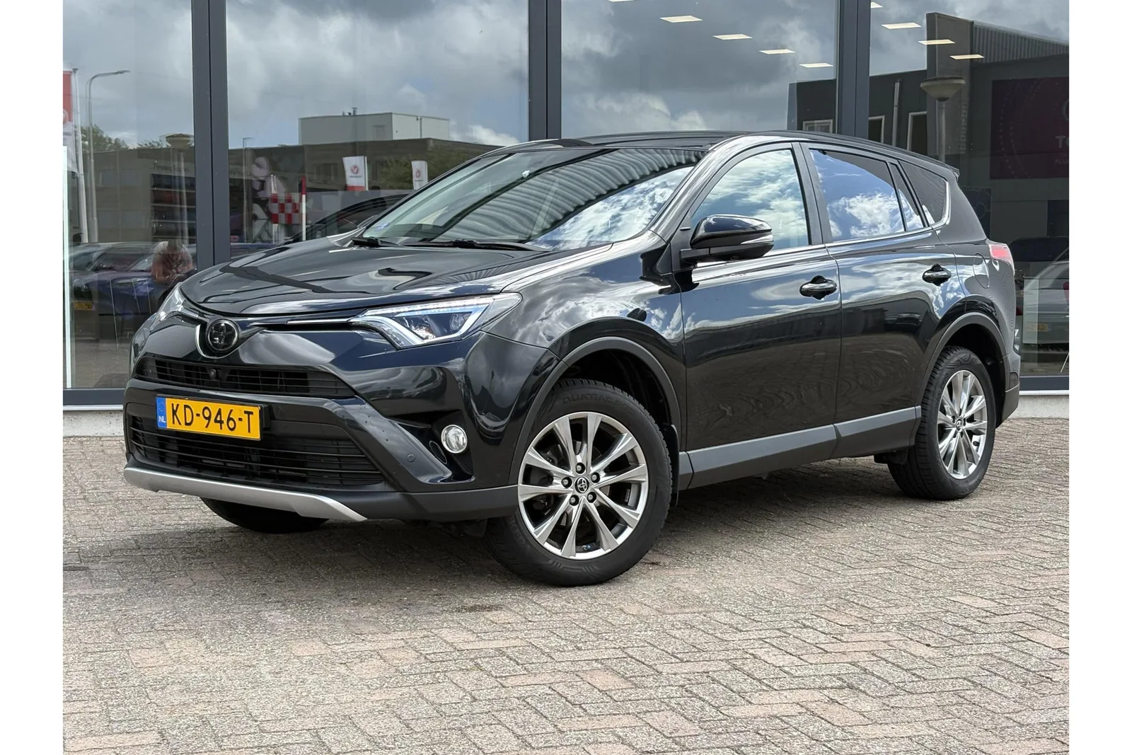 Toyota RAV4 (2016) — foto 1