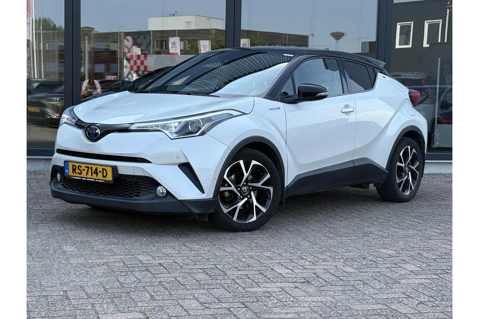 Toyota C-HR (2017) — foto 1