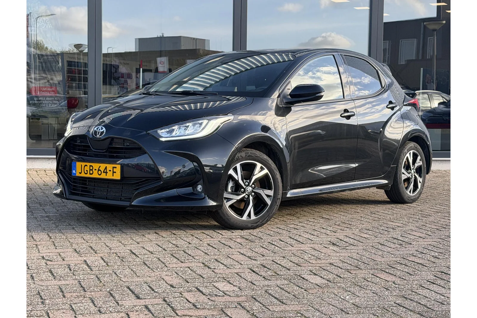 Toyota Yaris (2025) — foto 1