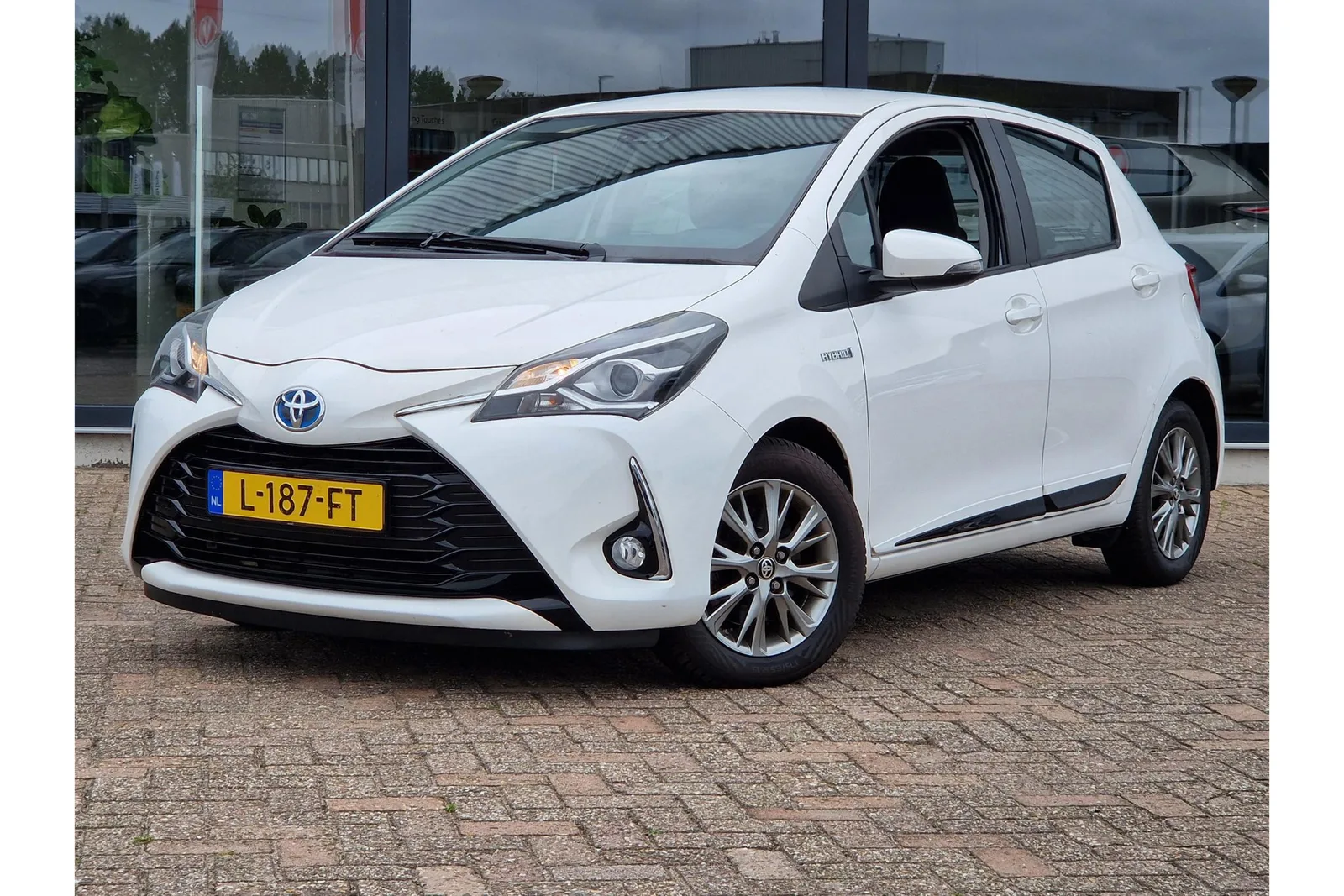 Toyota Yaris (2017) — foto 1