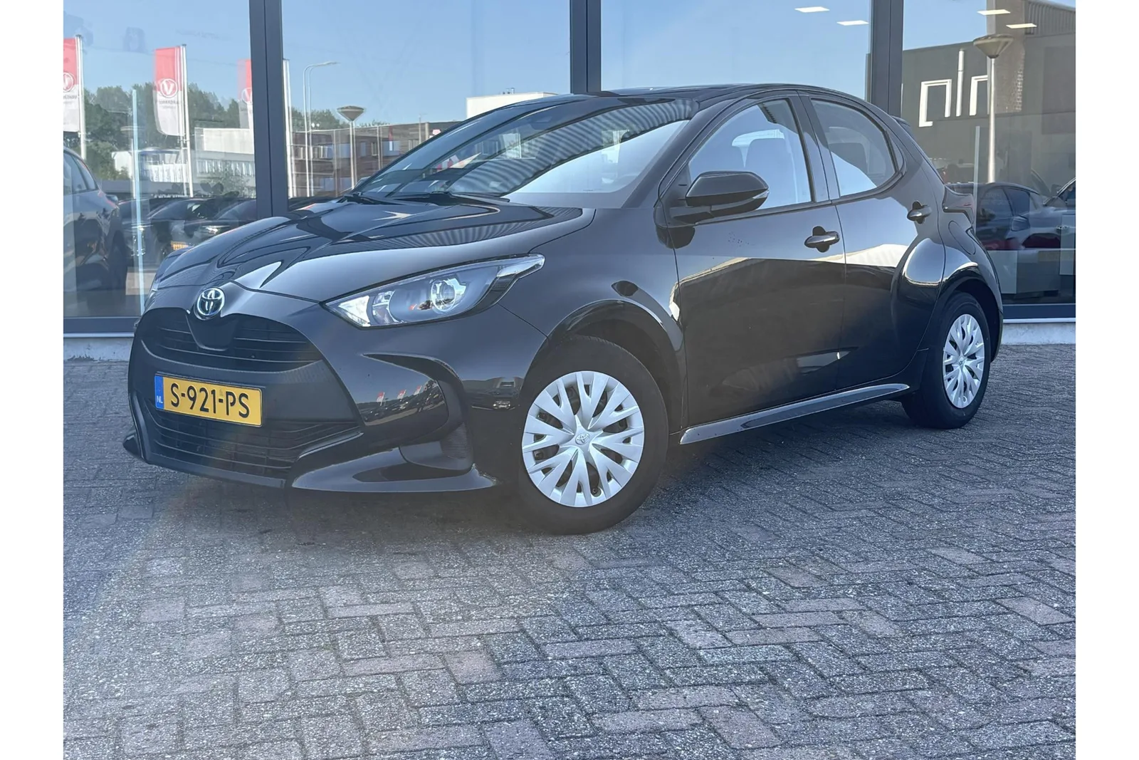 Toyota Yaris (2023) — foto 1
