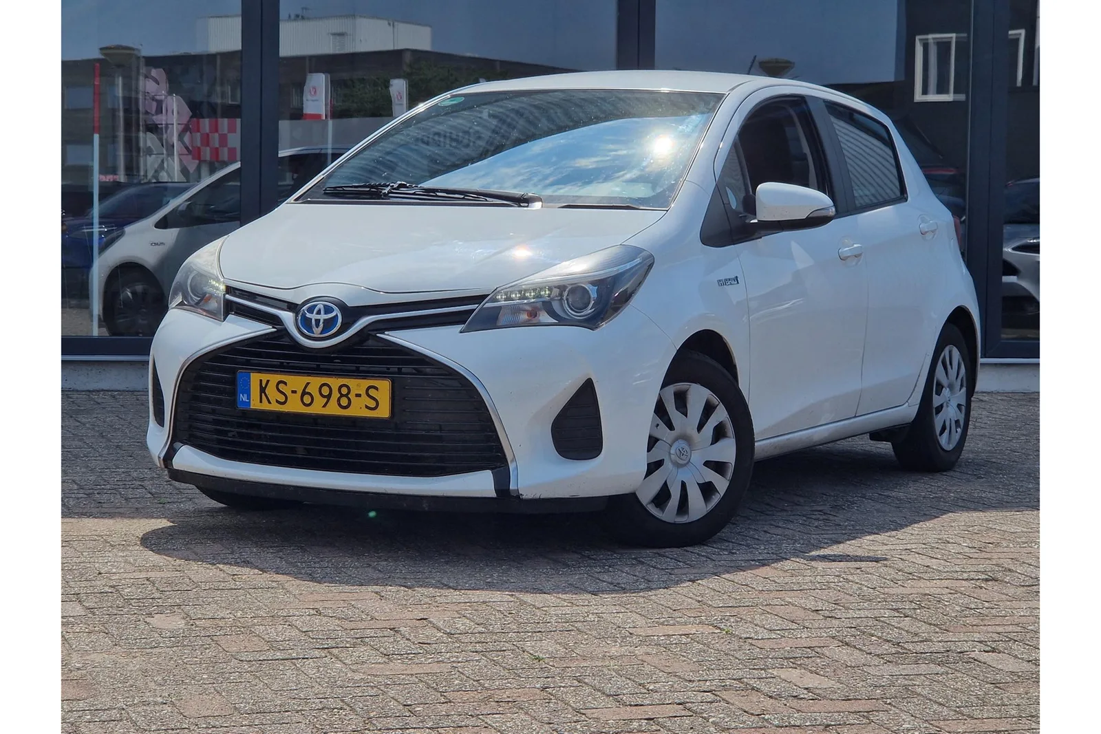 Toyota Yaris (2016) — foto 1