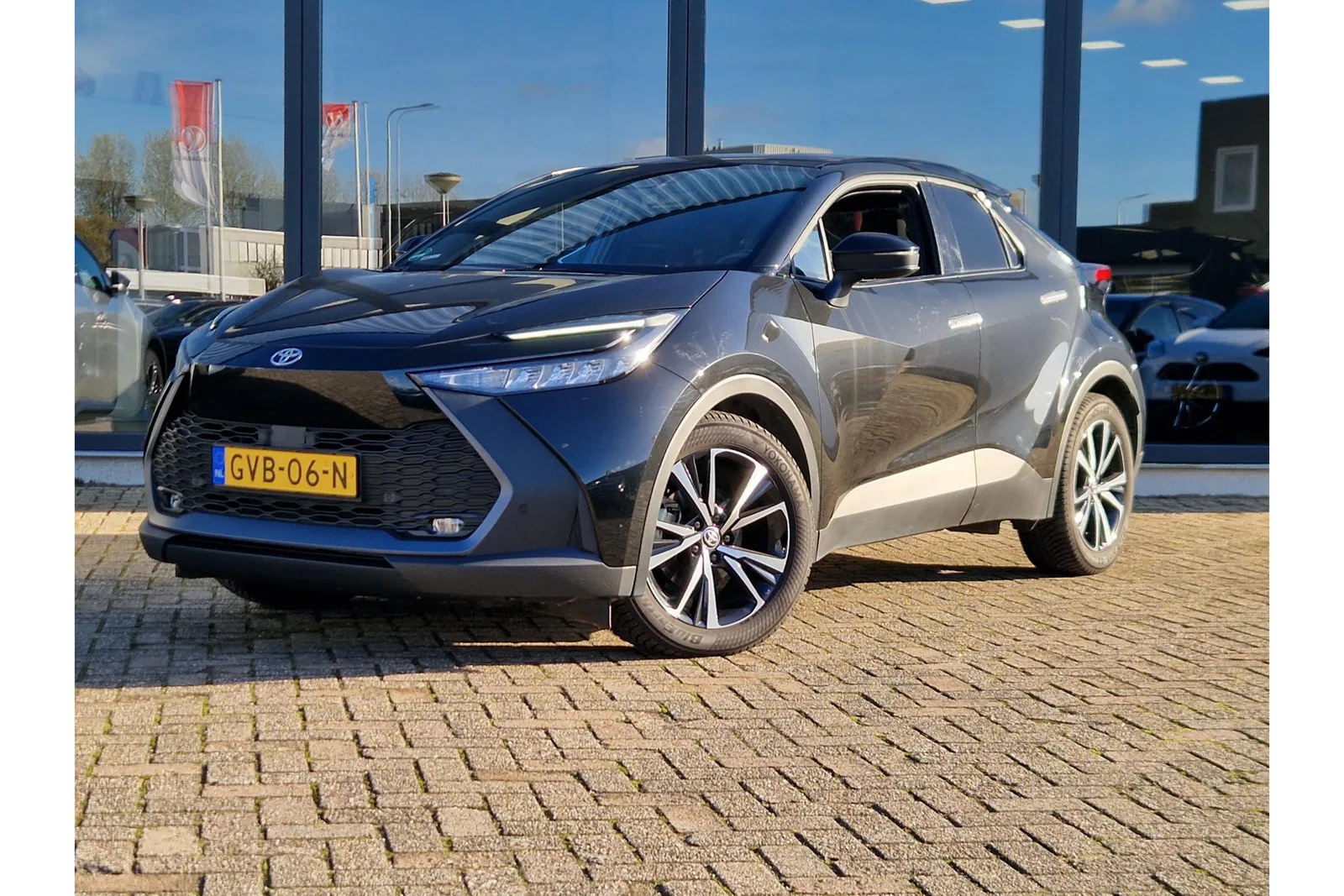 Toyota C-HR (2024) — foto 1