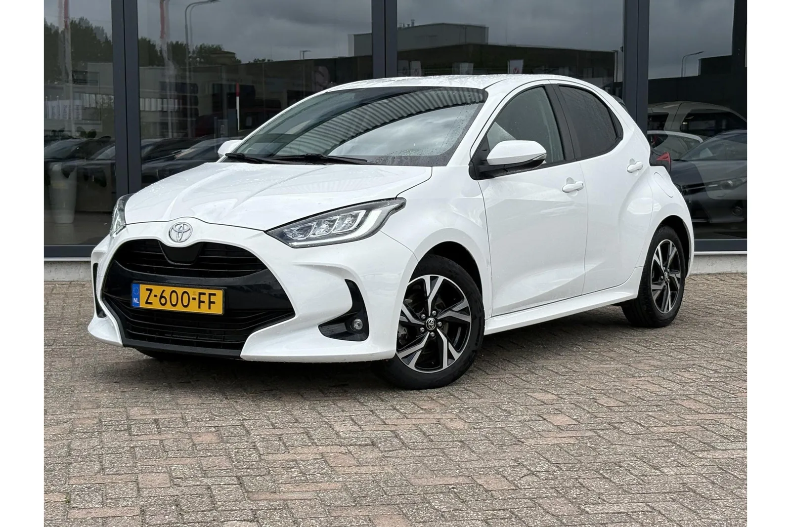 Toyota Yaris (2024) — foto 1