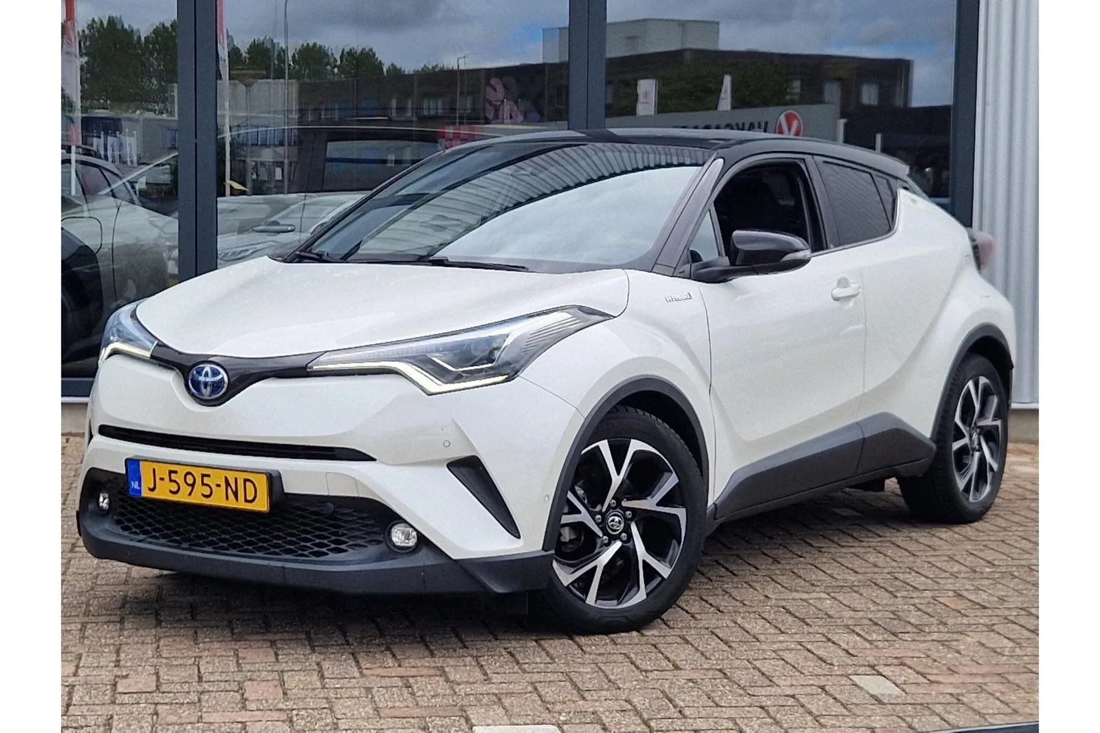 Toyota C-HR (2017) — foto 1