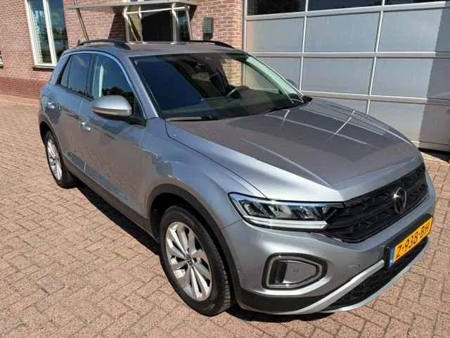 Volkswagen T-Roc (2024) — foto 1