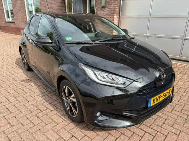 Toyota Yaris (2024) — foto 1