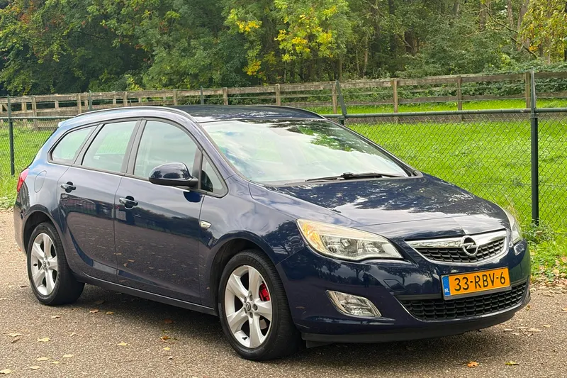 Opel Astra (2011)