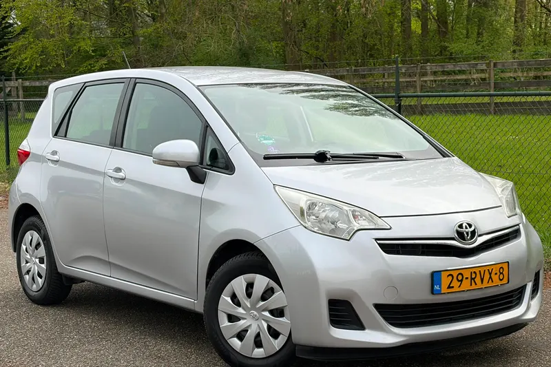 Toyota Verso-S (2011)
