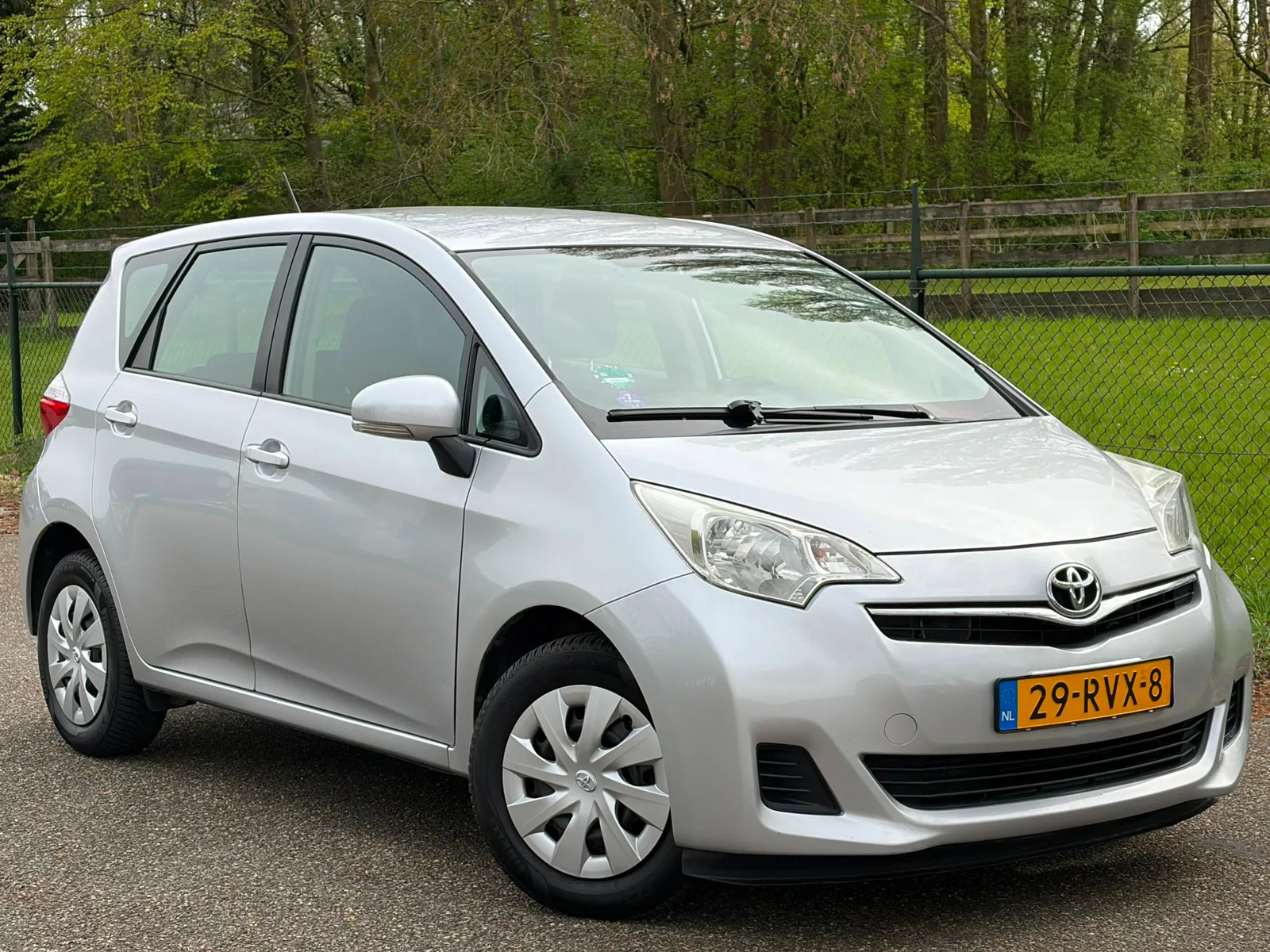 Toyota Verso-S (2011) — foto 1