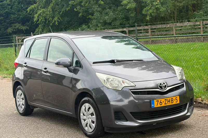 Toyota Verso-S (2012)
