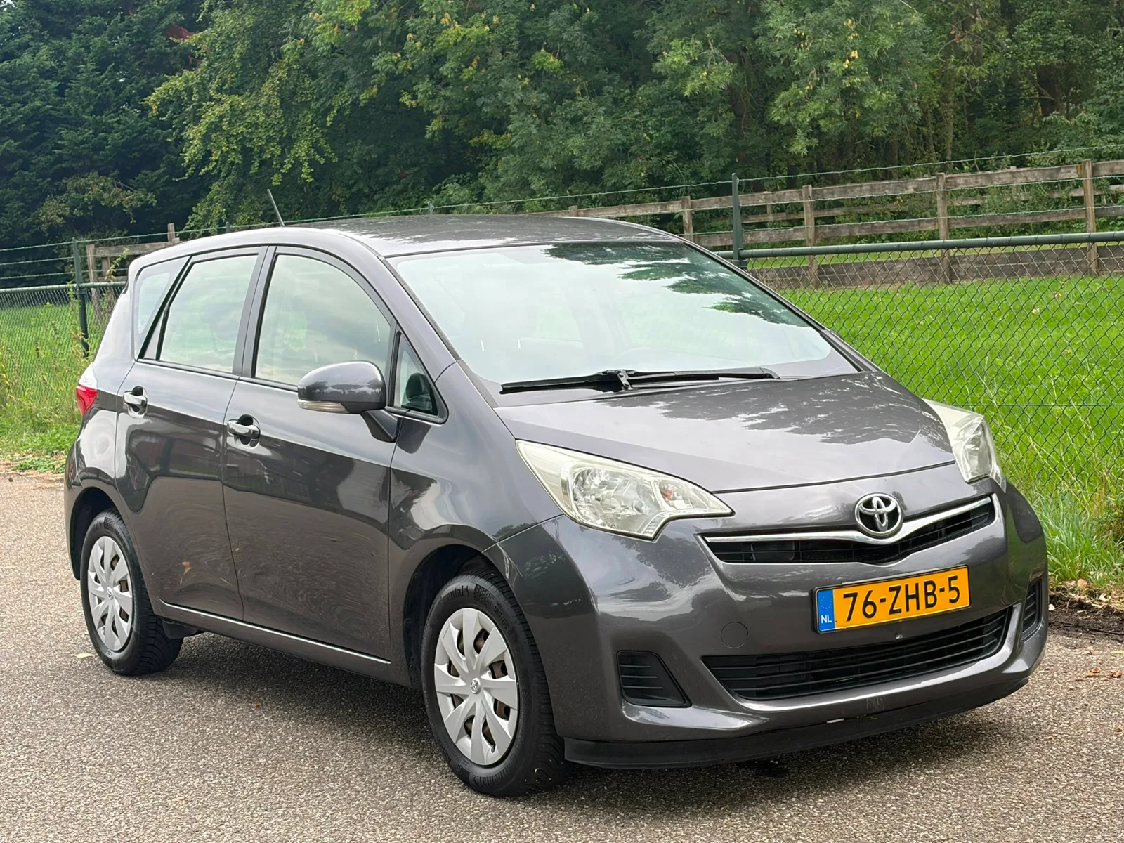 Toyota Verso-S (2012) — foto 1