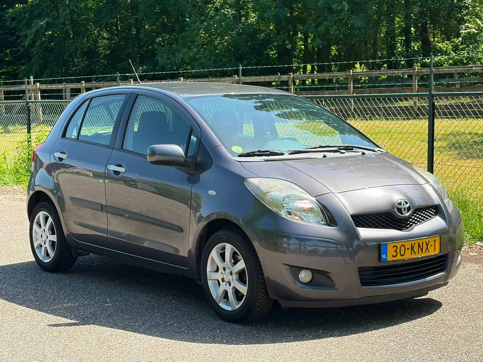 Toyota Yaris (2010) — foto 1
