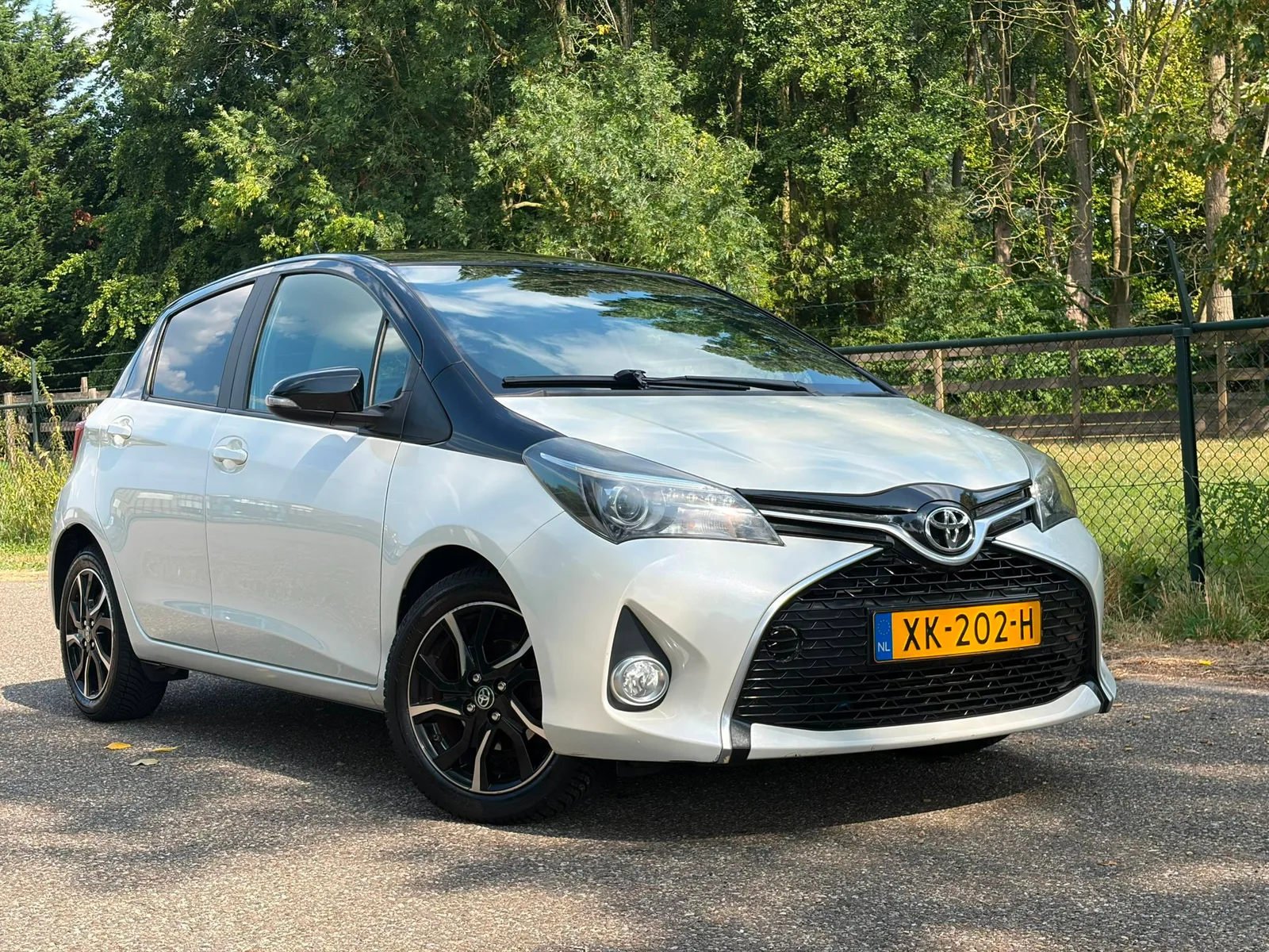Toyota Yaris (2017) — foto 1