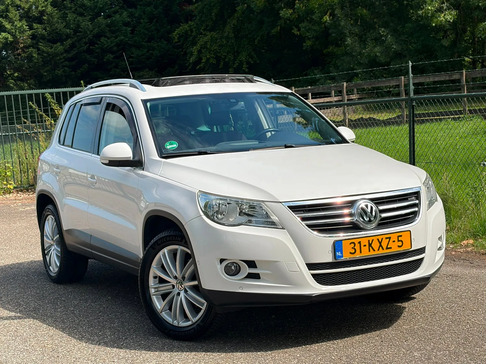 Volkswagen Tiguan (2010) — foto 1