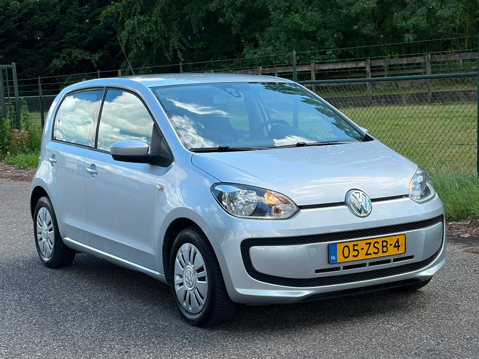 Volkswagen Up! (2013) — foto 1