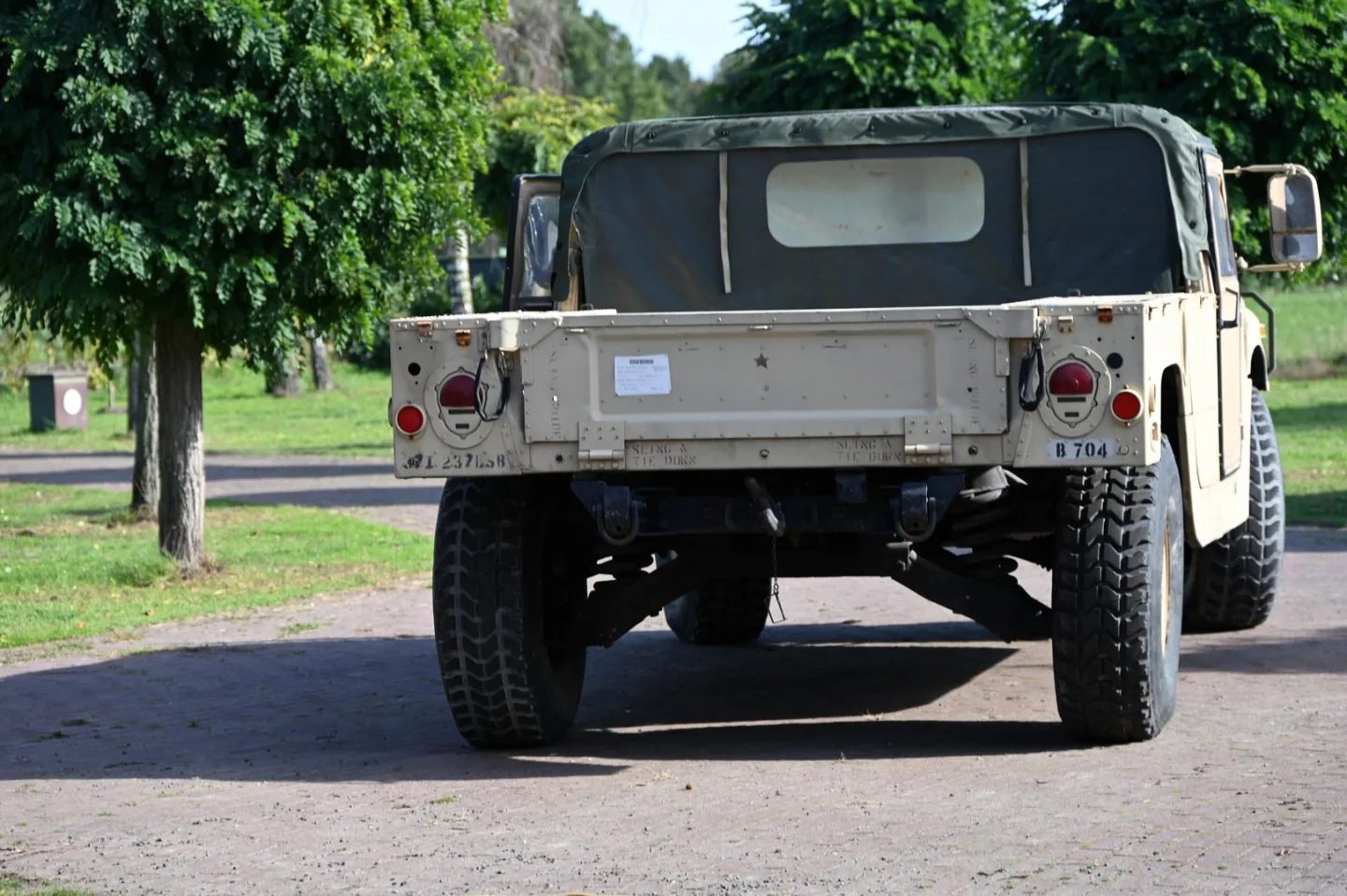 Hummer Humvee (1985) — foto 1