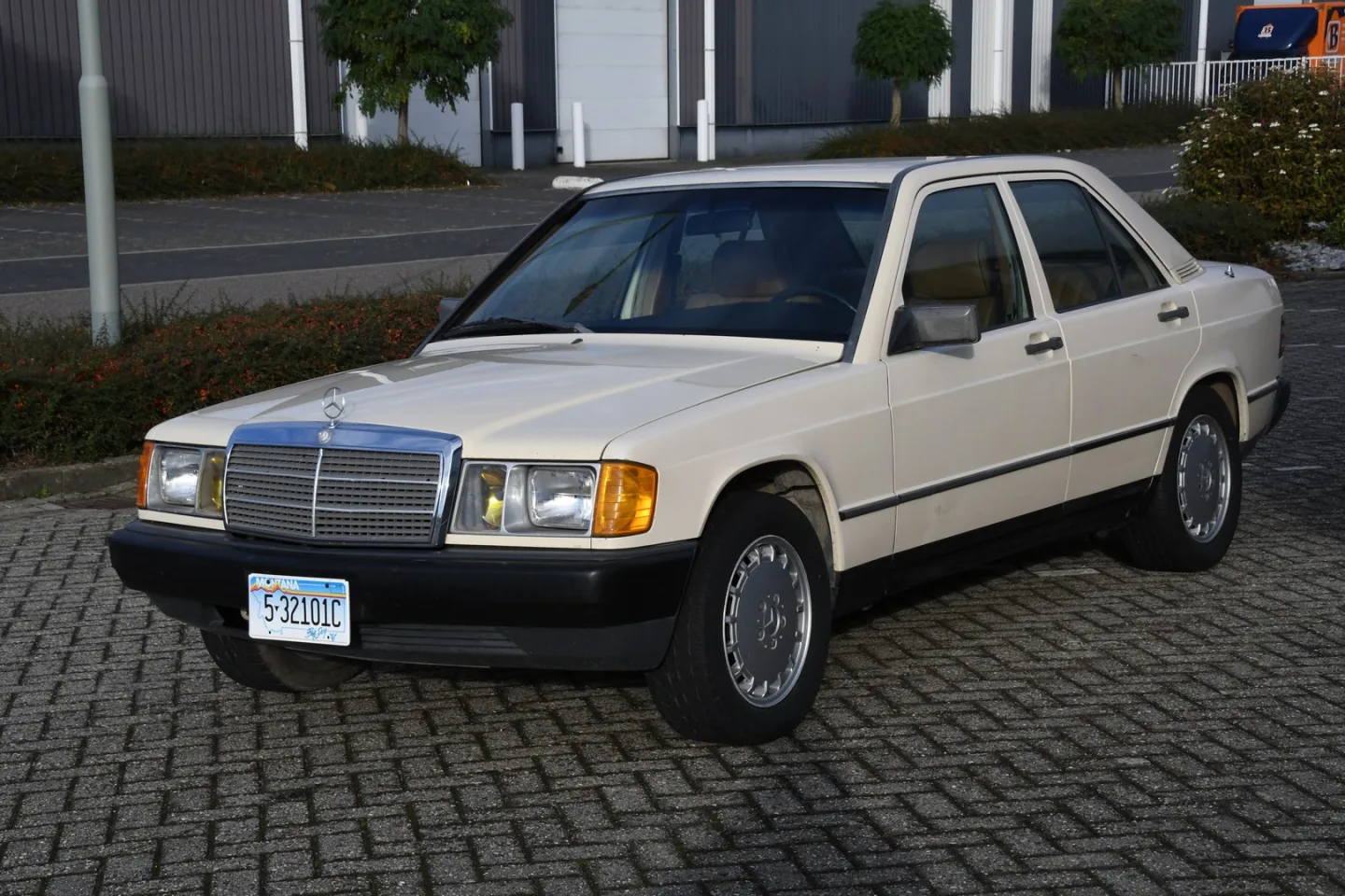 Mercedes-Benz 190-Serie (1984) — foto 1