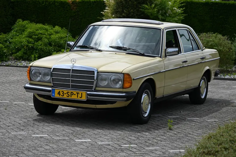 Mercedes-Benz 240 (1978)