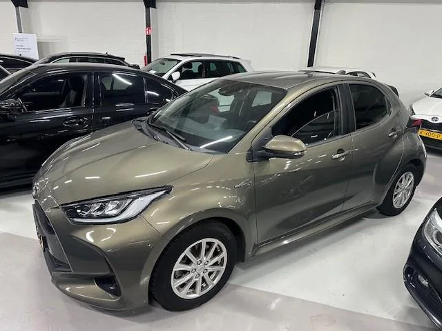 Toyota Yaris (2020) — foto 1