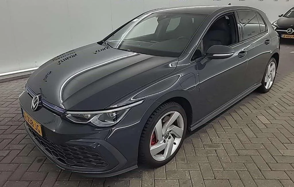 Volkswagen Golf (2021) — foto 1