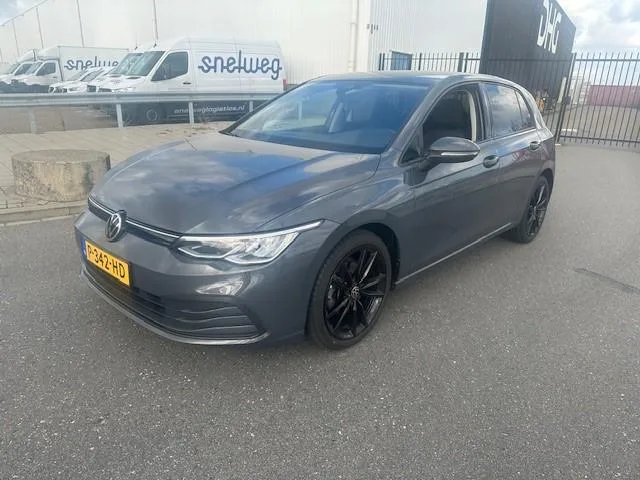 Volkswagen Golf (2021) — foto 1