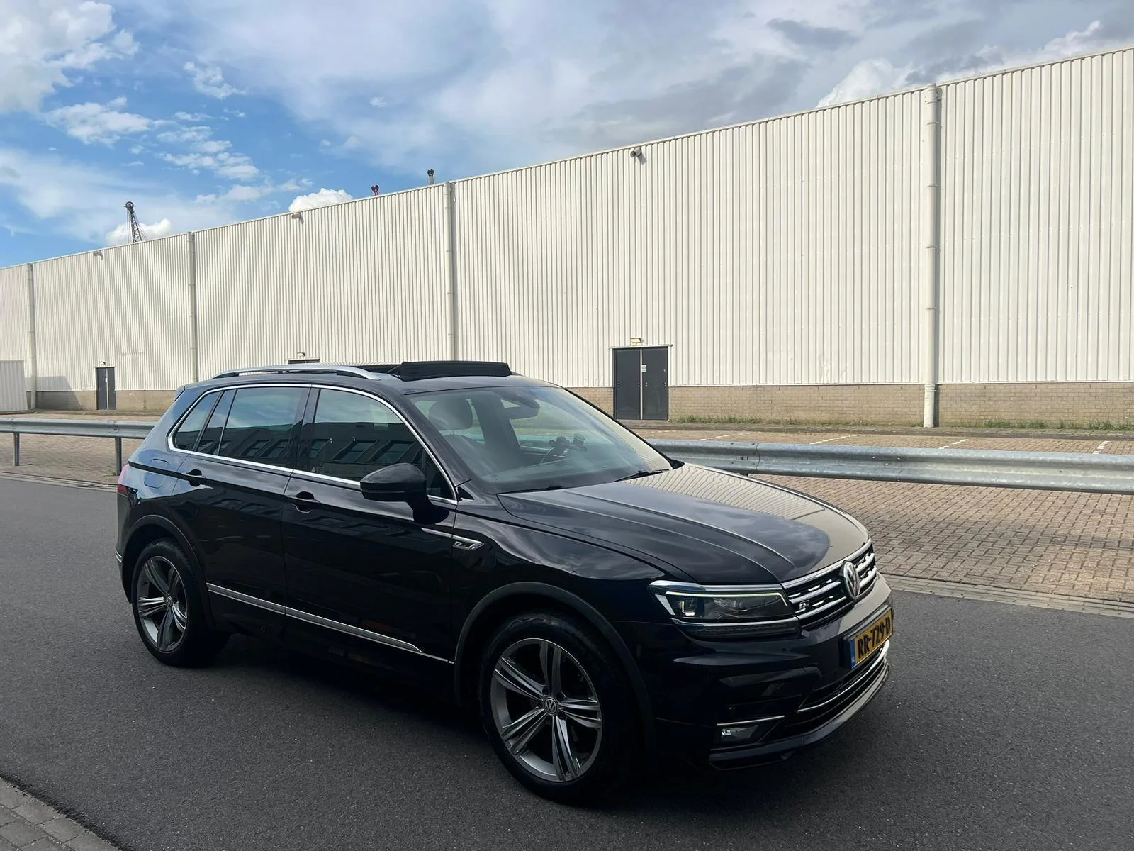 Volkswagen Tiguan (2018) — foto 1