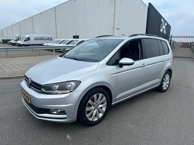 Volkswagen Touran (2017) — foto 1