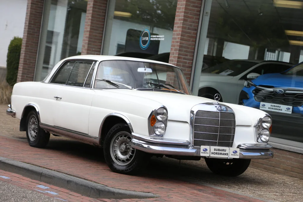 Mercedes-Benz 200-Serie (1965) — foto 1