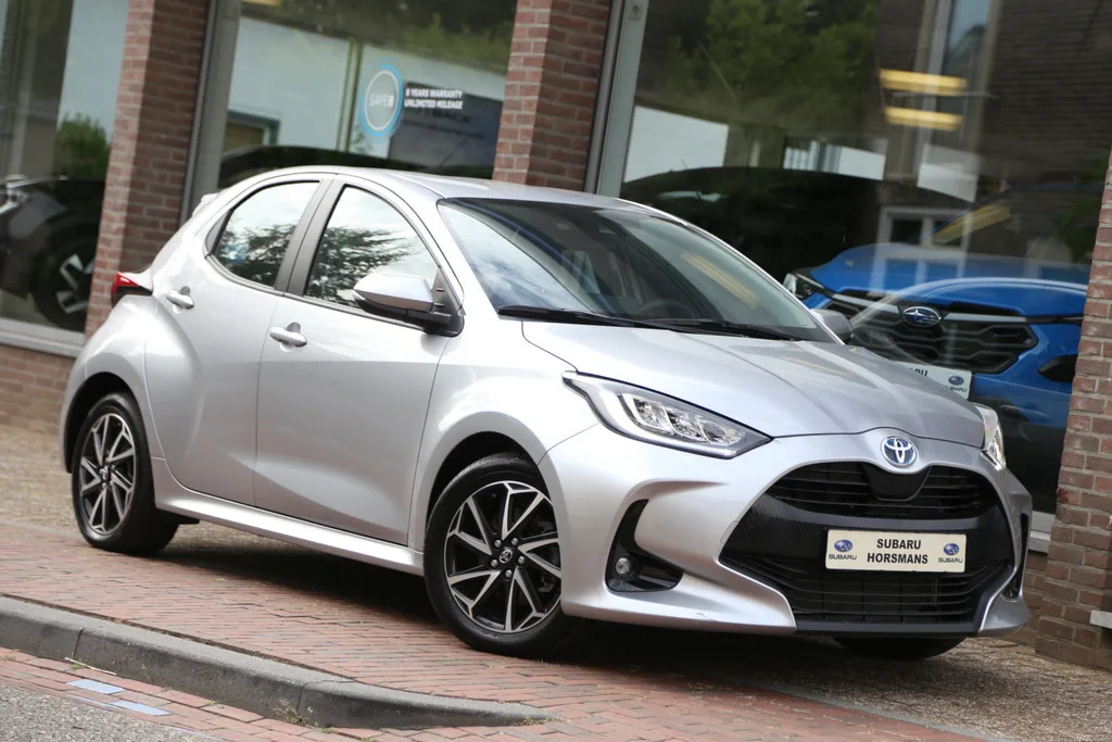 Toyota Yaris (2023) — foto 1