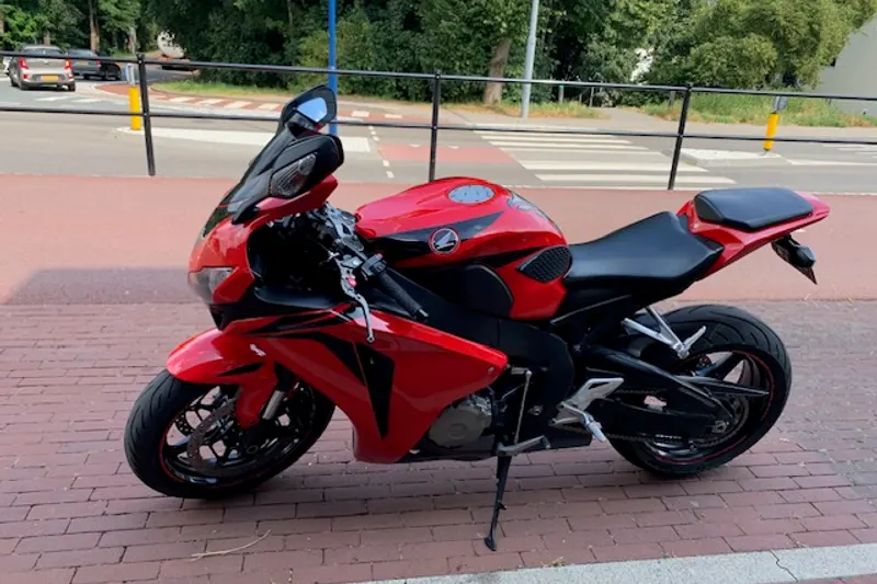Honda CBR 1000 RR Fireblade (0)