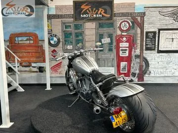 Suzuki VS 1400 Intruder (1992) — foto 1