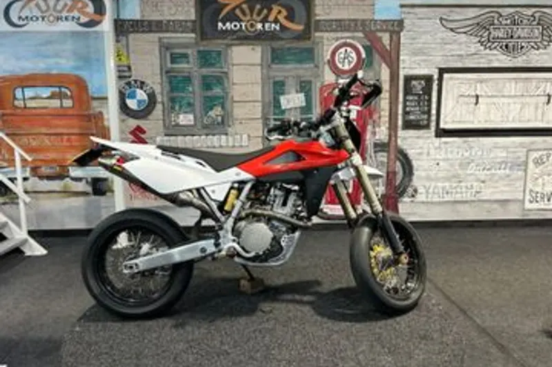 Husqvarna H8 (2006)