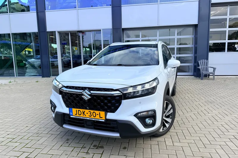 Suzuki S-Cross (2023)