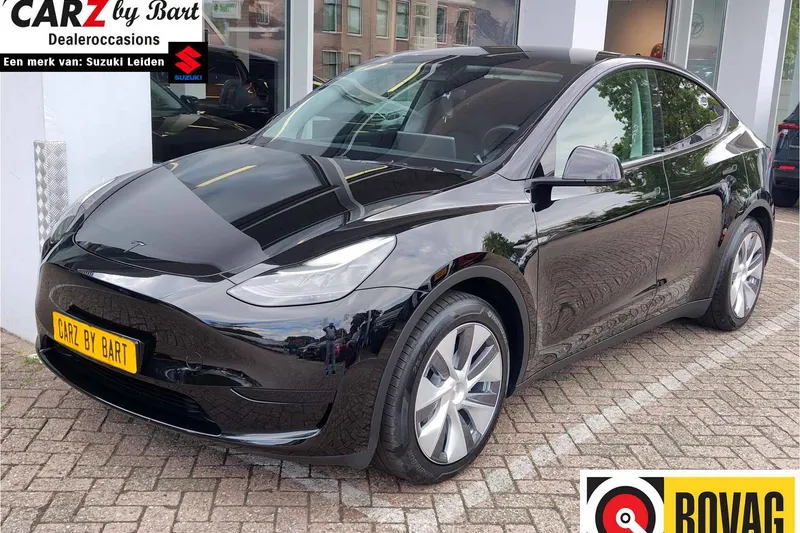 Tesla Model Y (2024)
