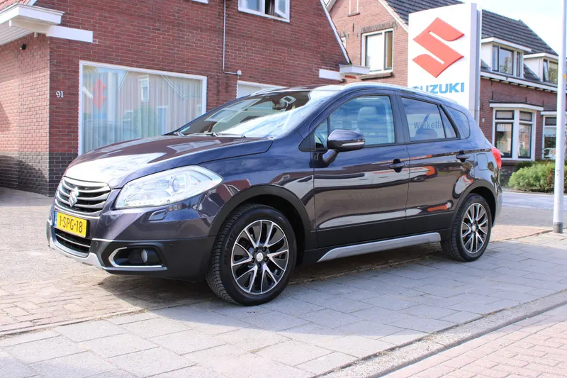 Suzuki S-Cross (2013)
