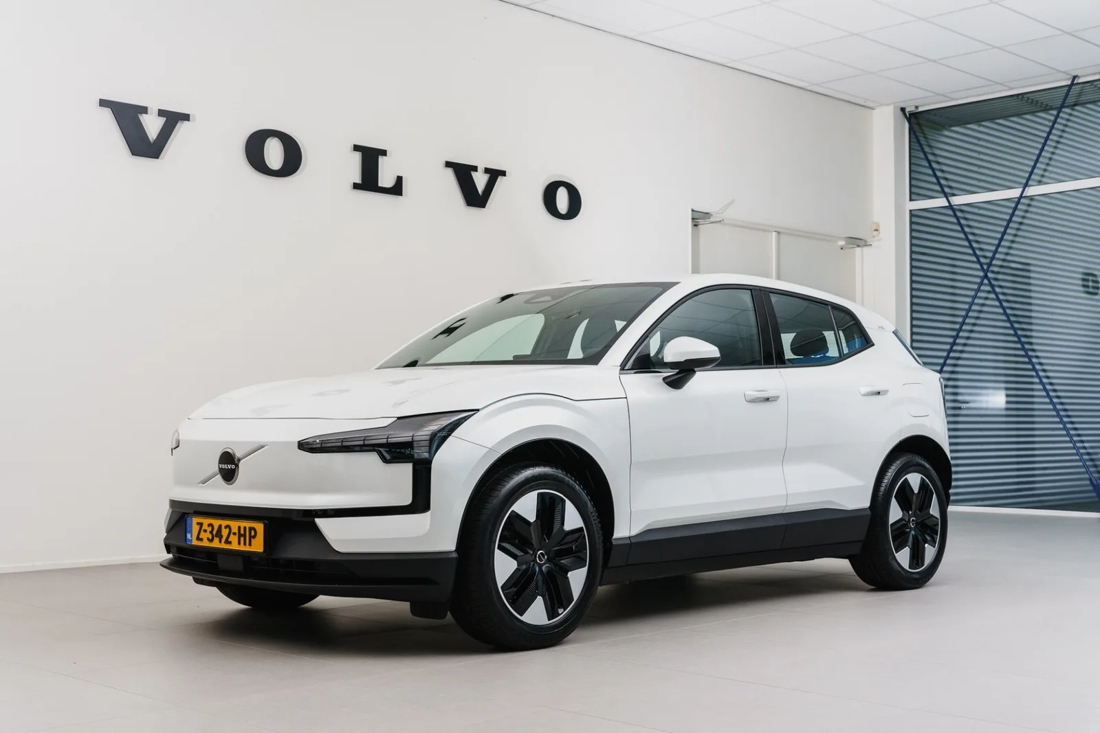 Volvo EX30 (2024) — foto 1