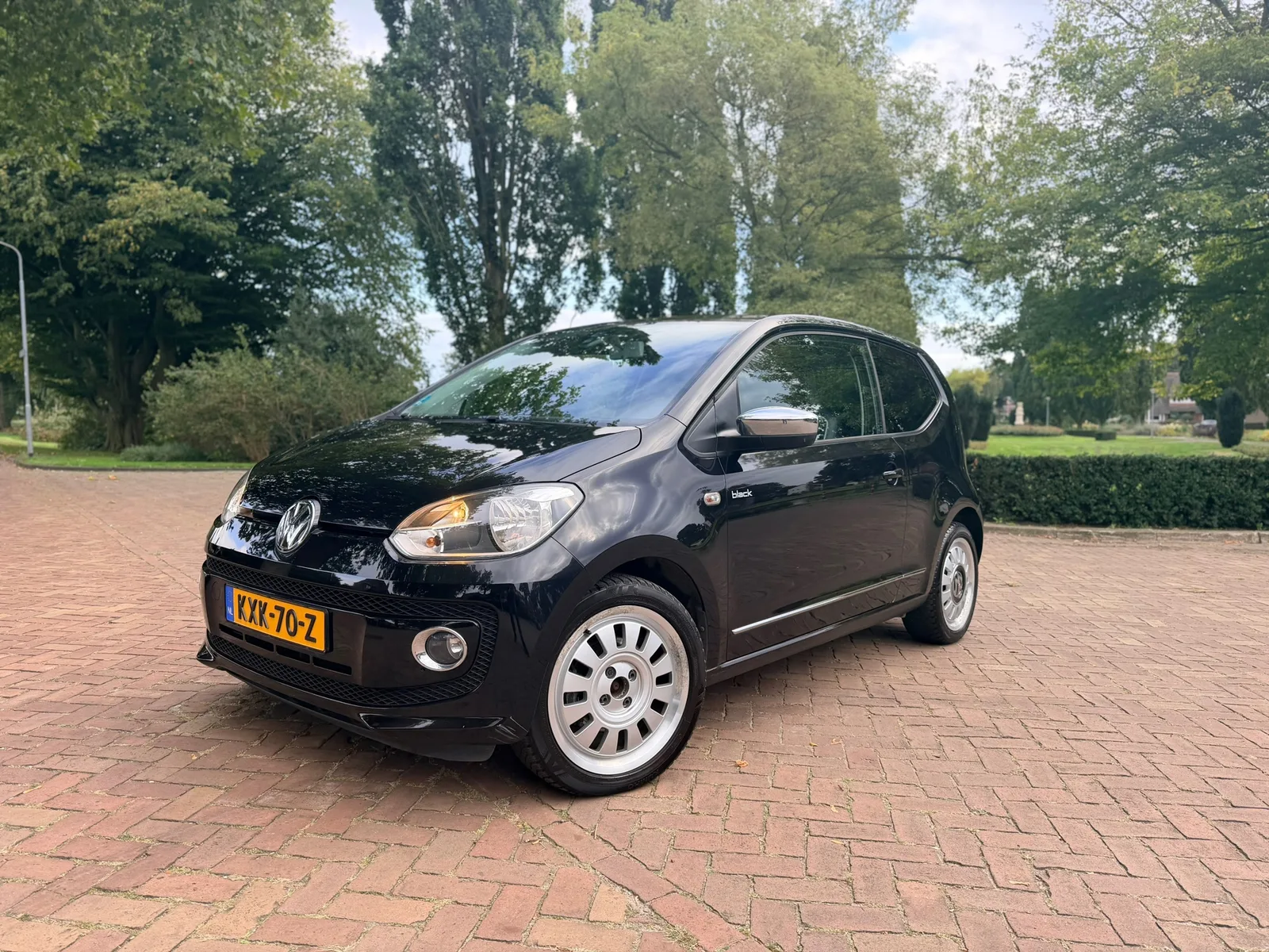 Volkswagen Up! (2012) — foto 1
