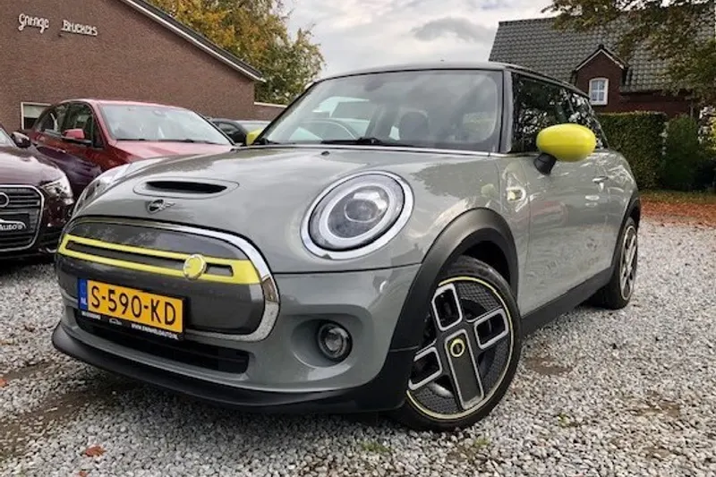 MINI Cooper (2021)