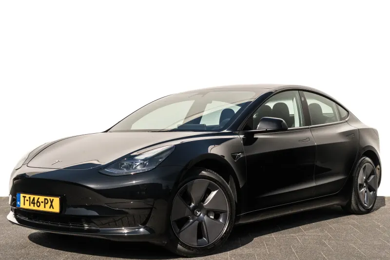 Tesla Model 3 (2023)