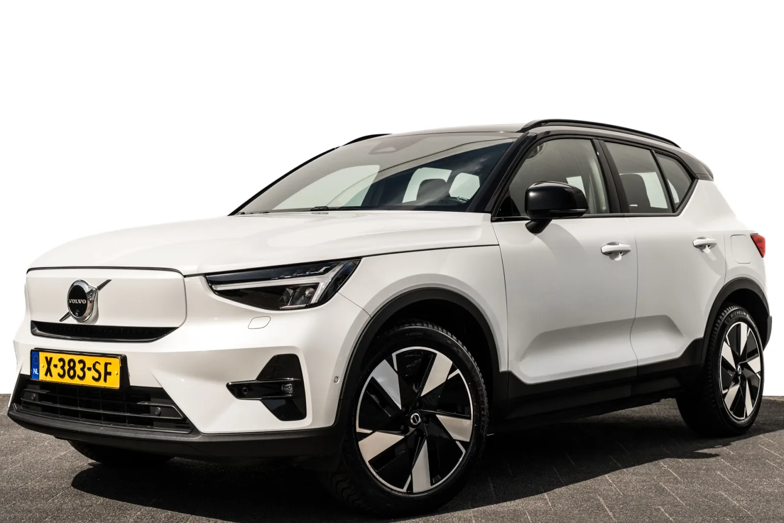 Volvo XC40 (2024) — foto 1