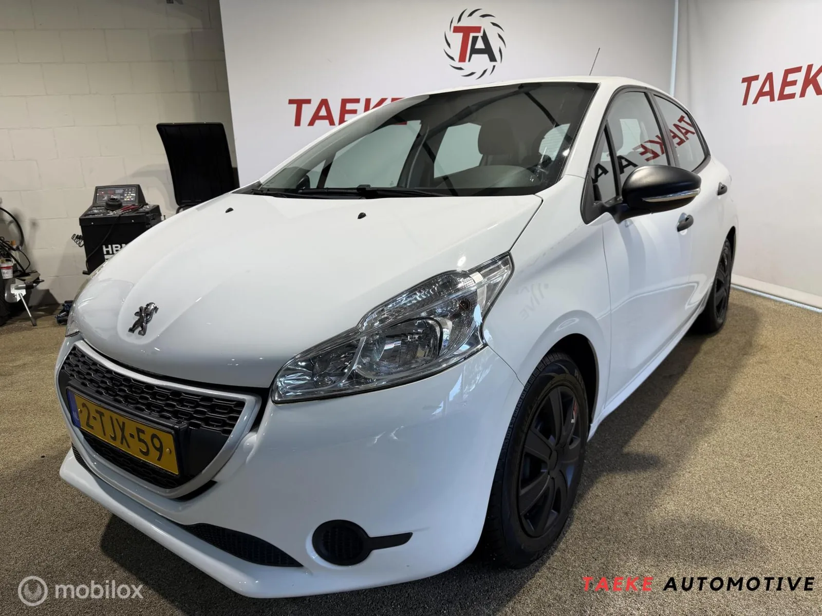 Peugeot 208 (2014) — foto 1
