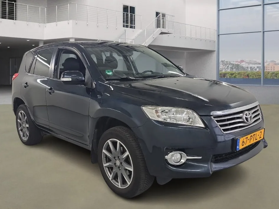 Toyota RAV4 (2011) — foto 1