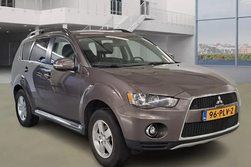 Mitsubishi Outlander (2011)