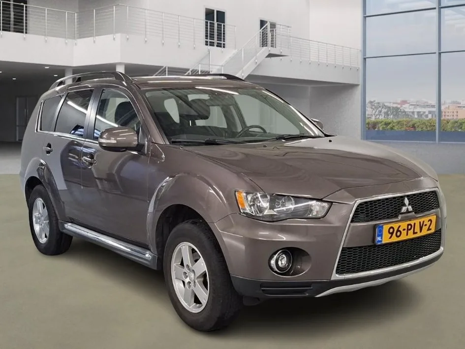 Mitsubishi Outlander (2011) — foto 1
