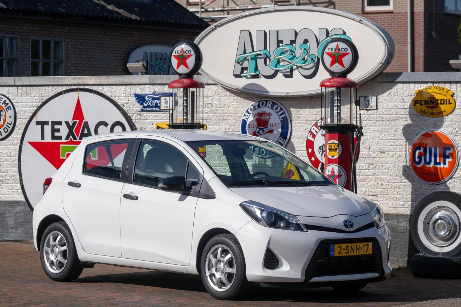 Toyota Yaris (2013) — foto 1